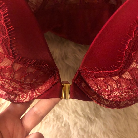 Victoria’s Secret Red and Cream Lace Push-Up Bra - Picture 2 of 4